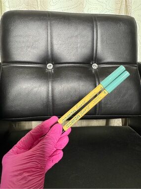 Alamar Cosmetics Conga Liners